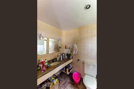 Apartamento à venda com 481m², 4 quartos e 3 vagas Apartamento à venda com 481m², 4 quartos e 3 vagasBanheiro da Suite 2