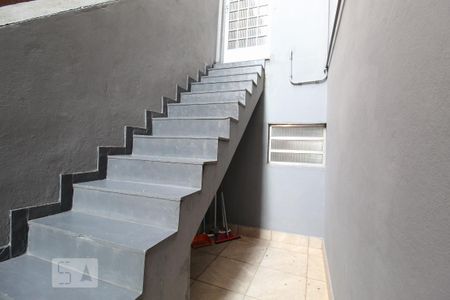 Casa à venda com 300m², 3 quartos e 4 vagasEscada acesso fundos