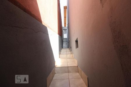 Casa à venda com 300m², 3 quartos e 4 vagasCorredor acesso fundos