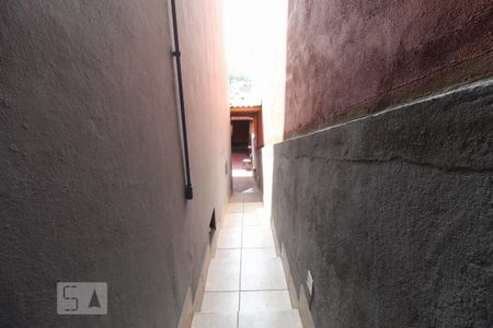Casa à venda com 300m², 3 quartos e 4 vagasCorredor acesso fundos