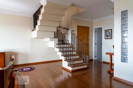 Apartamento à venda com 261m², 4 quartos e 3 vagasEscada