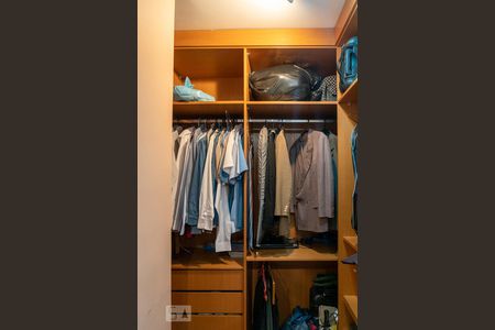 Apartamento à venda com 261m², 4 quartos e 3 vagasCloset