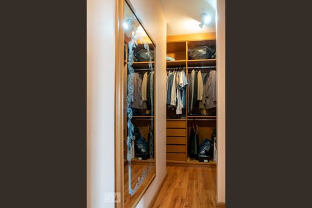 Apartamento à venda com 261m², 4 quartos e 3 vagasCloset