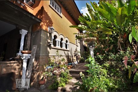 Casa à venda com 450m², 4 quartos e 1 vagaLadeira da Casa