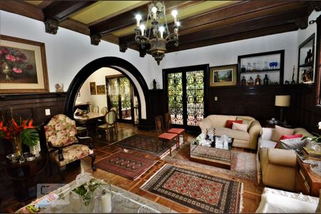 Casa à venda com 450m², 4 quartos e 1 vagaSala de Estar