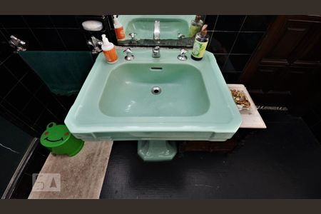 Casa à venda com 450m², 4 quartos e 1 vagaBanheiro da Suíte 2