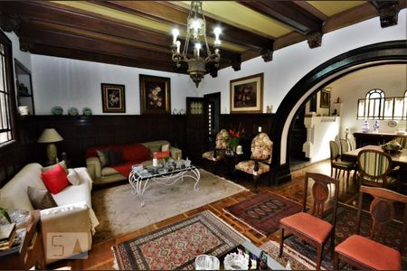 Casa à venda com 450m², 4 quartos e 1 vagaSala de Estar