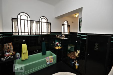 Casa à venda com 450m², 4 quartos e 1 vagaBanheiro da Suíte 2