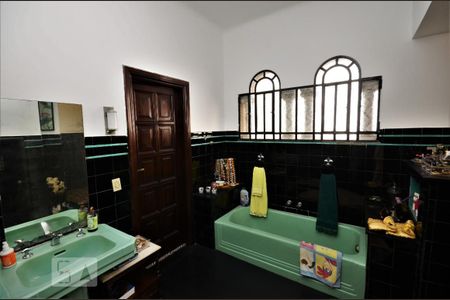 Casa à venda com 450m², 4 quartos e 1 vagaBanheiro da Suíte 2