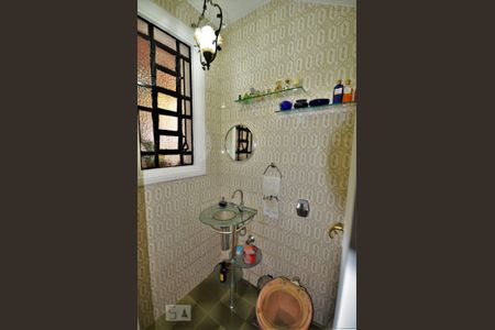 Casa à venda com 450m², 4 quartos e 1 vagaLavabo