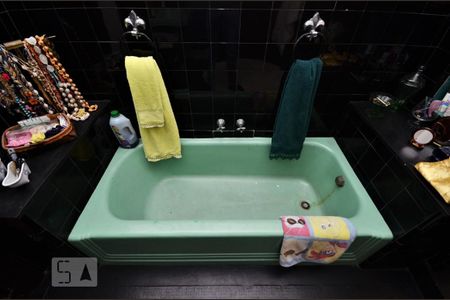 Casa à venda com 450m², 4 quartos e 1 vagaBanheira