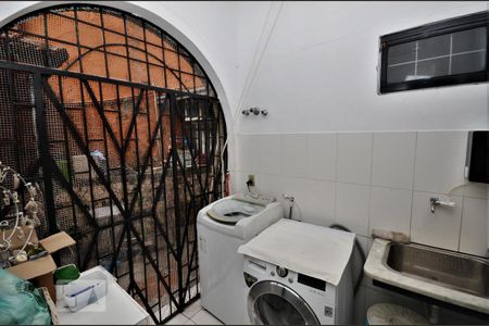 Casa à venda com 450m², 4 quartos e 1 vagaÁrea de Serviço