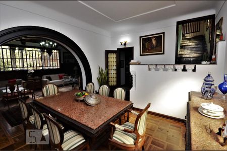 Casa à venda com 450m², 4 quartos e 1 vagaSala de Jantar 1