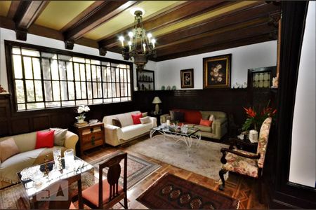 Casa à venda com 450m², 4 quartos e 1 vagaSala de Estar