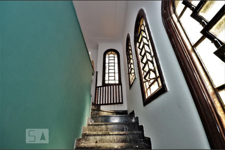 Casa à venda com 450m², 4 quartos e 1 vagaEscada