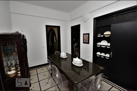 Casa à venda com 450m², 4 quartos e 1 vagaSala de Jantar 2