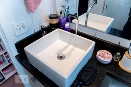 Apartamento à venda com 49m², 2 quartos e 1 vagaBanheiro - Torneira