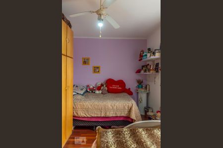 Casa à venda com 250m², 3 quartos e 2 vagas Casa à venda com 250m², 3 quartos e 2 vagasQuarto 2