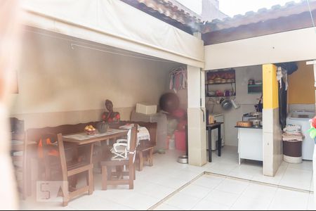 Casa à venda com 250m², 3 quartos e 2 vagas Casa à venda com 250m², 3 quartos e 2 vagasÁrea de Serviço