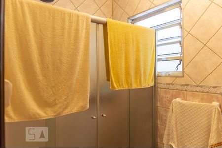 Casa à venda com 250m², 3 quartos e 2 vagas Casa à venda com 250m², 3 quartos e 2 vagasBanheiro