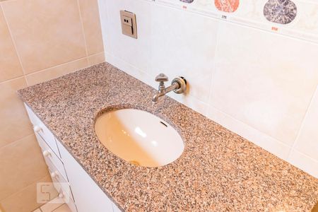 Apartamento à venda com 200m², 3 quartos e 2 vagasCobertura - Banheiro social 2