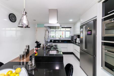 Casa à venda com 320m², 3 quartos e 8 vagasCozinha