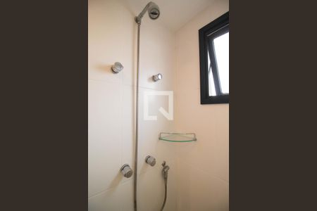 Banheiro de kitnet/studio para alugar com 1 quarto, 33m² em Indianópolis, São Paulo