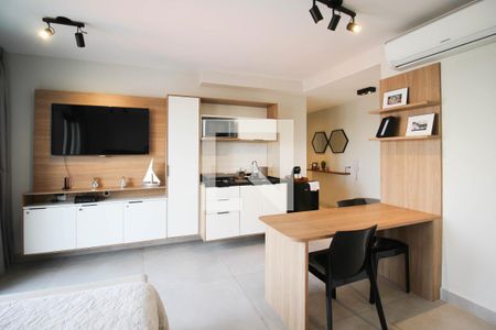 Sala de kitnet/studio para alugar com 1 quarto, 33m² em Indianópolis, São Paulo