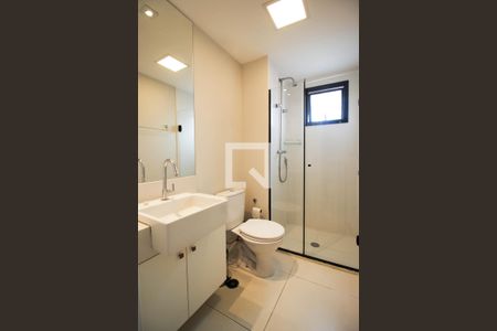 Banheiro de kitnet/studio para alugar com 1 quarto, 33m² em Indianópolis, São Paulo