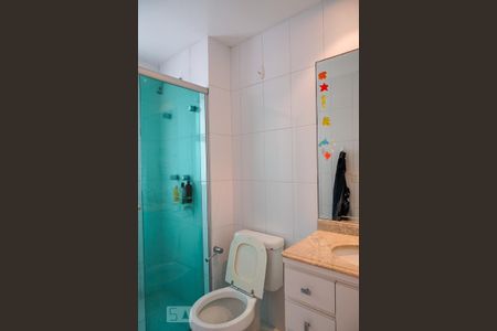 Apartamento à venda com 175m², 3 quartos e 2 vagas Apartamento à venda com 175m², 3 quartos e 2 vagasBanheiro da Suíte 2