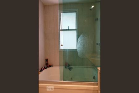 Apartamento à venda com 175m², 3 quartos e 2 vagas Apartamento à venda com 175m², 3 quartos e 2 vagasBanheiro da Suíte