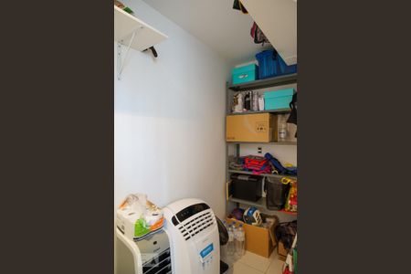 Apartamento à venda com 175m², 3 quartos e 2 vagas Apartamento à venda com 175m², 3 quartos e 2 vagasDespensa