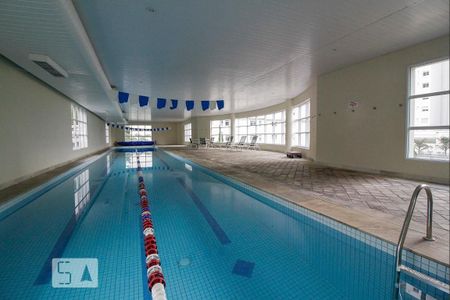 Apartamento à venda com 175m², 3 quartos e 2 vagas Apartamento à venda com 175m², 3 quartos e 2 vagasÁrea comum - Piscina coberta
