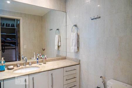 Apartamento à venda com 175m², 3 quartos e 2 vagas Apartamento à venda com 175m², 3 quartos e 2 vagasBanheiro da Suíte