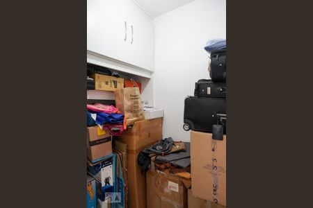 Apartamento à venda com 175m², 3 quartos e 2 vagas Apartamento à venda com 175m², 3 quartos e 2 vagasQuarto de Serviço