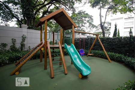 Apartamento à venda com 175m², 3 quartos e 2 vagas Apartamento à venda com 175m², 3 quartos e 2 vagasÁrea Comum - Playground