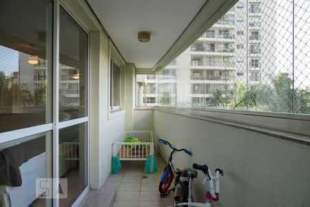 Apartamento à venda com 175m², 3 quartos e 2 vagas Apartamento à venda com 175m², 3 quartos e 2 vagasVaranda gourmet