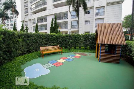 Apartamento à venda com 175m², 3 quartos e 2 vagas Apartamento à venda com 175m², 3 quartos e 2 vagasÁrea Comum - Playground