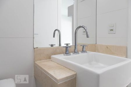 Apartamento à venda com 74m², 2 quartos e 2 vagasBanheiro social 