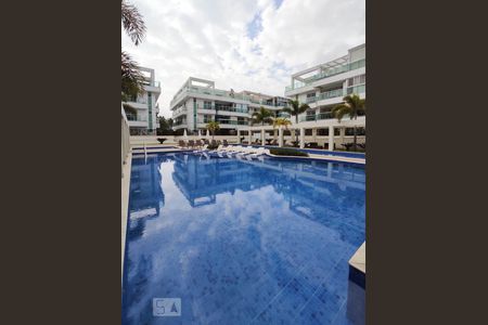 Apartamento à venda com 74m², 2 quartos e 2 vagasÁrea comum - piscina 