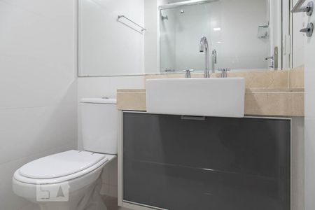 Apartamento à venda com 74m², 2 quartos e 2 vagasBanheiro da suíte