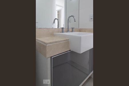 Apartamento à venda com 74m², 2 quartos e 2 vagasBanheiro da suíte