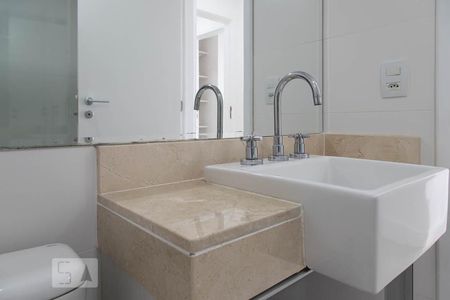 Apartamento à venda com 74m², 2 quartos e 2 vagasBanheiro da suíte