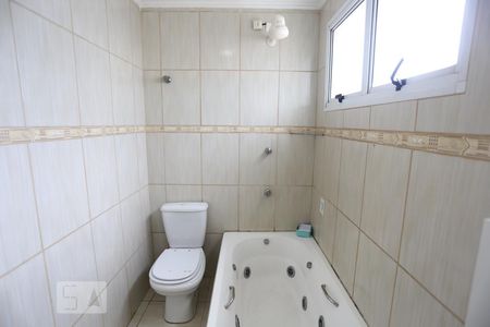 Apartamento à venda com 124m², 3 quartos e 3 vagasBanheiro da Suíte 2