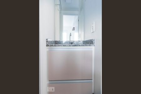 Banheiro de apartamento para alugar com 1 quarto, 38m² em Vila Guarani (z Sul), São Paulo