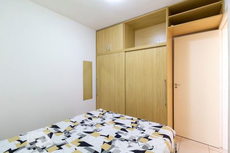 Quarto 1 de apartamento para alugar com 2 quartos, 47m² em Jardim Finotti, Uberlândia