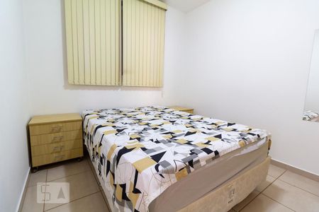 Quarto 1 de apartamento para alugar com 2 quartos, 47m² em Jardim Finotti, Uberlândia