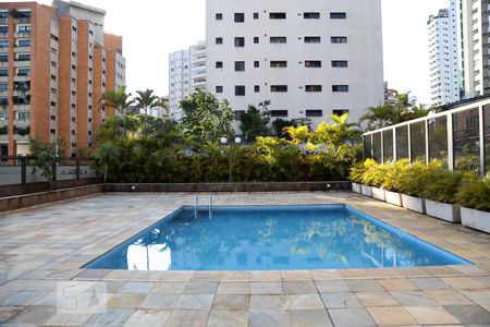 Apartamento à venda com 256m², 4 quartos e 5 vagasÁrea comum - Piscina