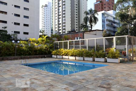 Apartamento à venda com 256m², 4 quartos e 5 vagasÁrea comum - Piscina