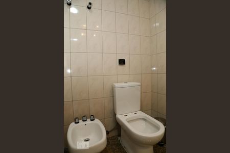 Apartamento à venda com 256m², 4 quartos e 5 vagasBanheiro da Suíte 2